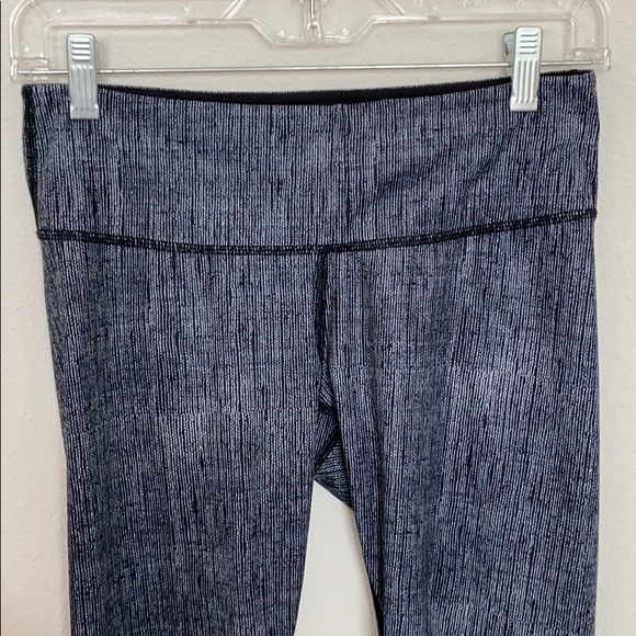 Lululemon Black & White 21” Capris - Picture 3 of 9